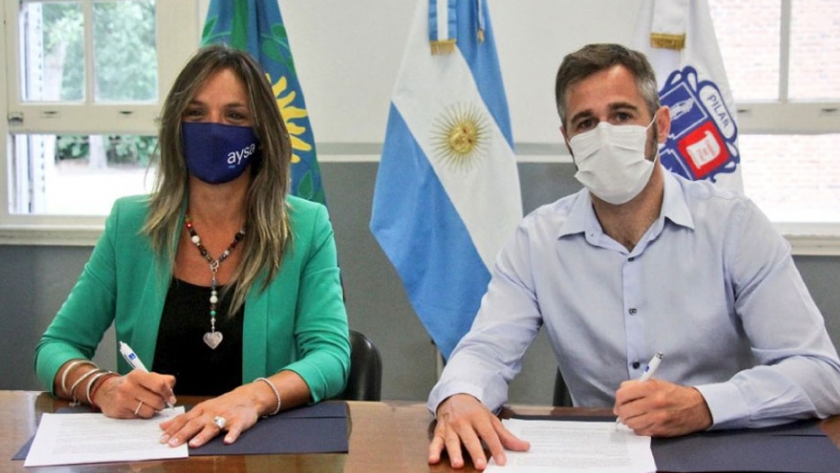 Malena Galmarini y Federico Achaval mantuvieron un encuentro de trabajo y firmaron un convenio para continuar obras de agua y cloacas en Pilar