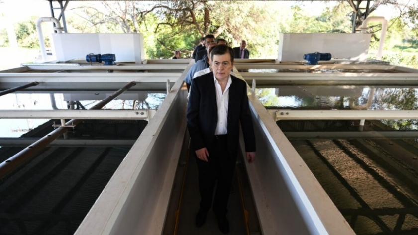 El gobernador Zamora inauguró una planta potabilizadora, entregó viviendas y realizó anuncios en Los Quiroga