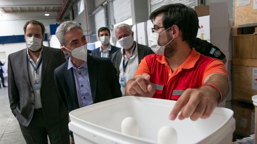 Apoyo del Ministerio de Transporte a la Cruz Roja para el almacenaje de insumos