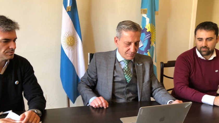 Arcioni mantuvo una videoconferencia con las cámaras de comercio y la de servicios petroleros de Comodoro Rivadavia