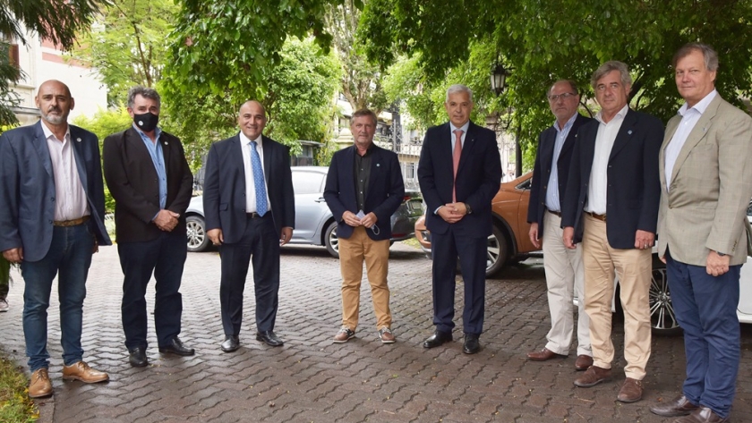Corrientes: Julián Domínguez recibió a las entidades agropecuarias y detalló las acciones de asistencia