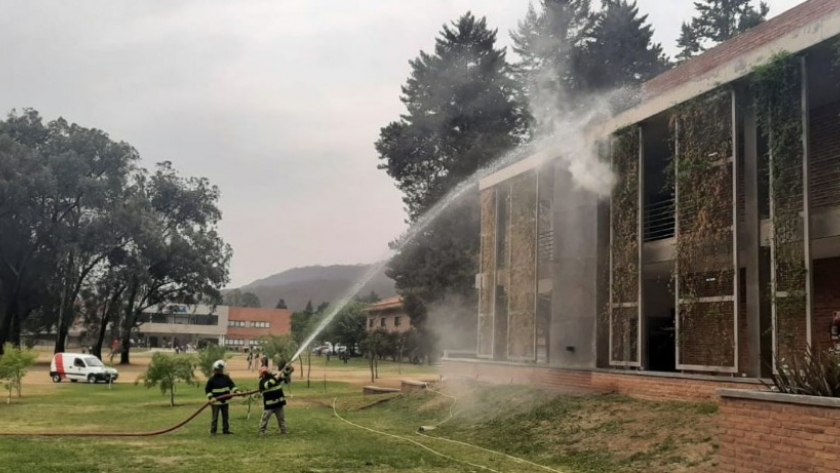Defensa Civil supervisó el simulacro de incendio en la Universidad Católica de Salta
