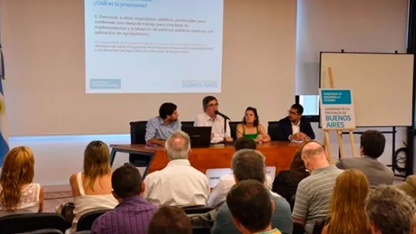 Buenos Aires conforma un observatorio técnico sobre fitosanitarios para regular la actividad
