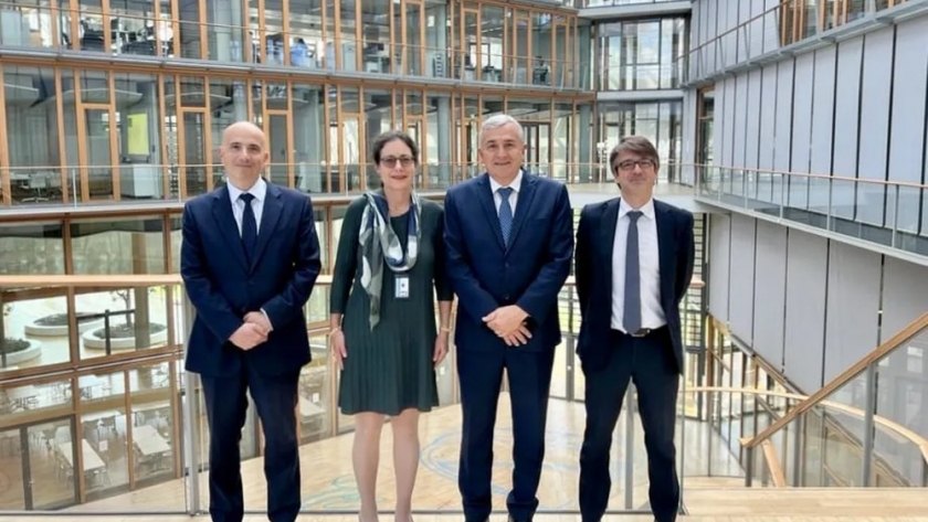 Morales gestiona inversiones europeas en hidrógeno verde, litio y energías renovables