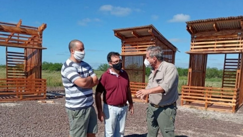 Avanza la obra del Parador de las Cuatro Bocas para productores saladeños que comercializan sus productos en la zona