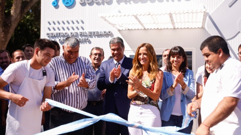 Tolosa Paz y Capitanich inauguraron obras, entregaron maquinarias y lanzaron plan educativo
