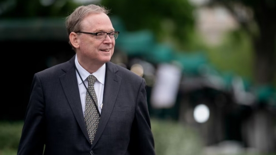 Kevin Hassett, exasesor de Trump, respalda recortes fiscales por su impacto en inversión privada