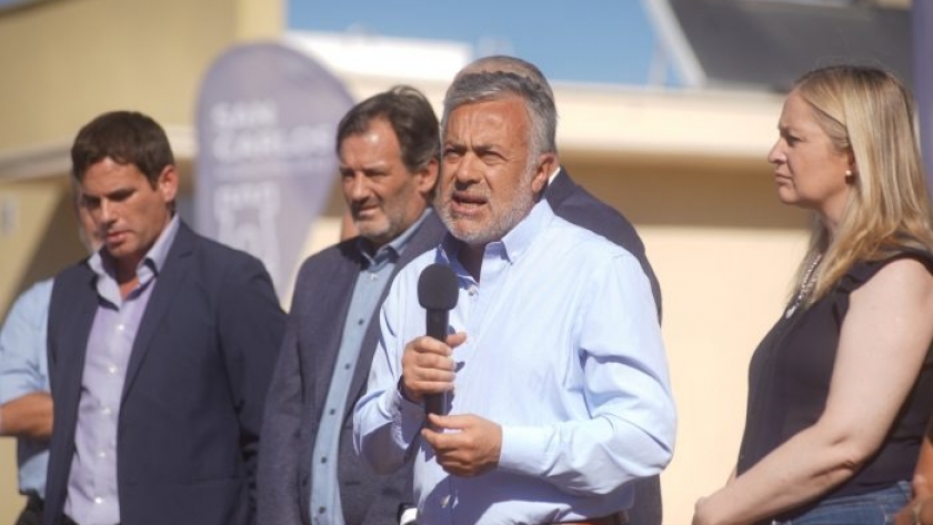 El Gobernador Cornejo participó en la entrega de 31 viviendas en San Carlos