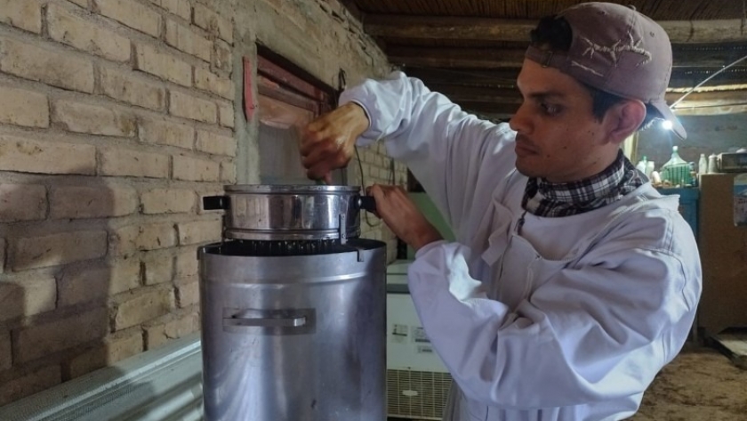 El Programa Apícola tuvo su primera cosecha de miel en una Comunidad Originaria