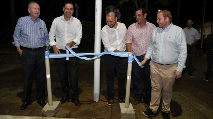 Valdés inauguró iluminación y proyectó más obras para Ituzaingó