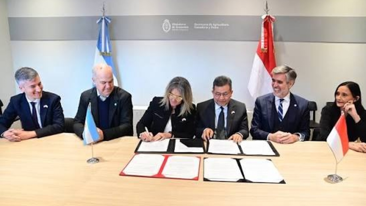 Argentina logra la apertura del mercado de Indonesia para exportar carne bovina y productos lácteos