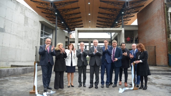 Fernández, Manzur y Pagani inauguraron el nuevo edificio de la Facultad de Bioquímica