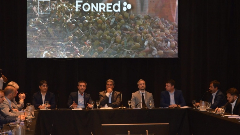 Autoridades de Economía en el lanzamiento de FONRED