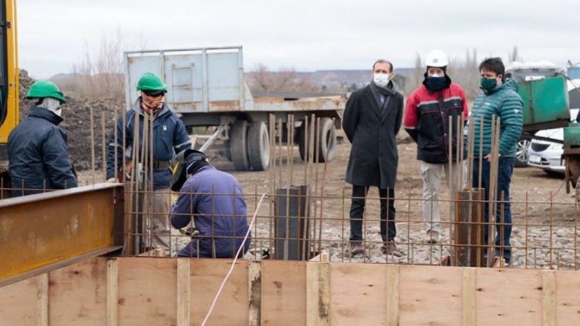 Gutiérrez y Gaido supervisaron las obras que forman parte del saneamiento del Arroyo Durán