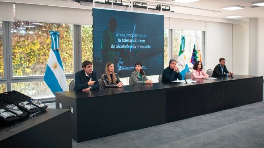 Chaco promulgó su Ley de Alcohol Cero al volante y la ANSV entregó alcoholímetros para los controles