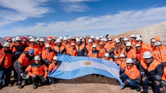 El gobernador Orrego lideró la celebración histórica del Día de la Minería en Veladero