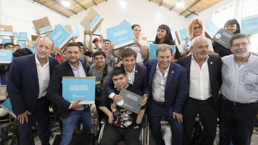 Se entregaron 418 computadoras personales a estudiantes de Almirante Brown