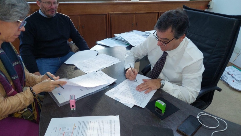 Alumnos de la Universidad del Chubut harán pasantías en organismos dependientes del Ministerio de Gobierno.