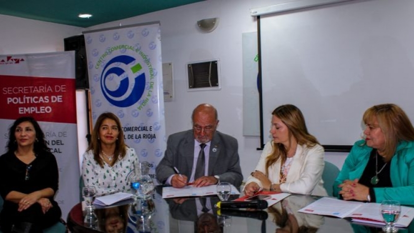 Capacitación y formación profesional con el sector comercial y turístico