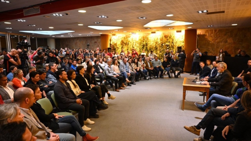 El gobernador anunció un nuevo aumento salarial y créditos blandos para la administración pública