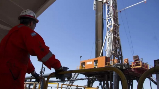 Neuquén marca un récord histórico: 587.000 barriles por día y consolida su hegemonía petrolera