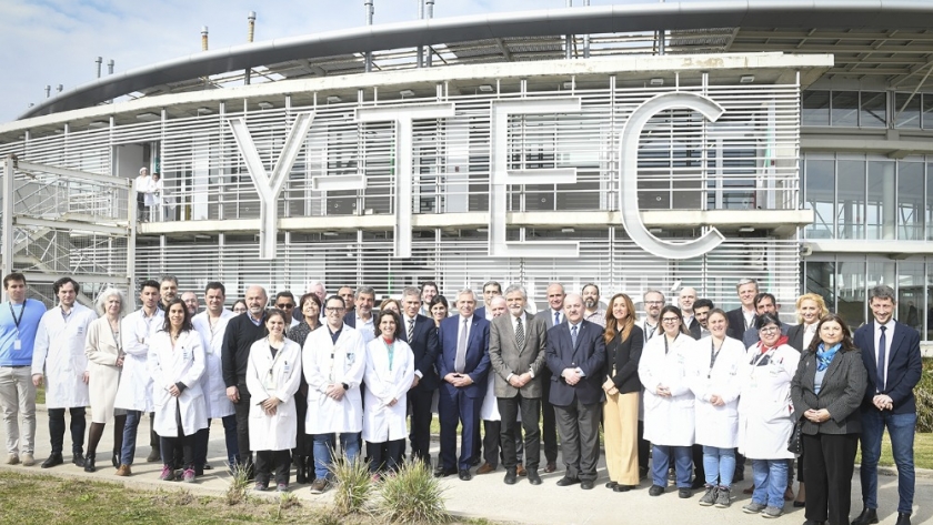 El Presidente Alberto Fernández visitó la primera planta argentina de fabricación de baterías de litio