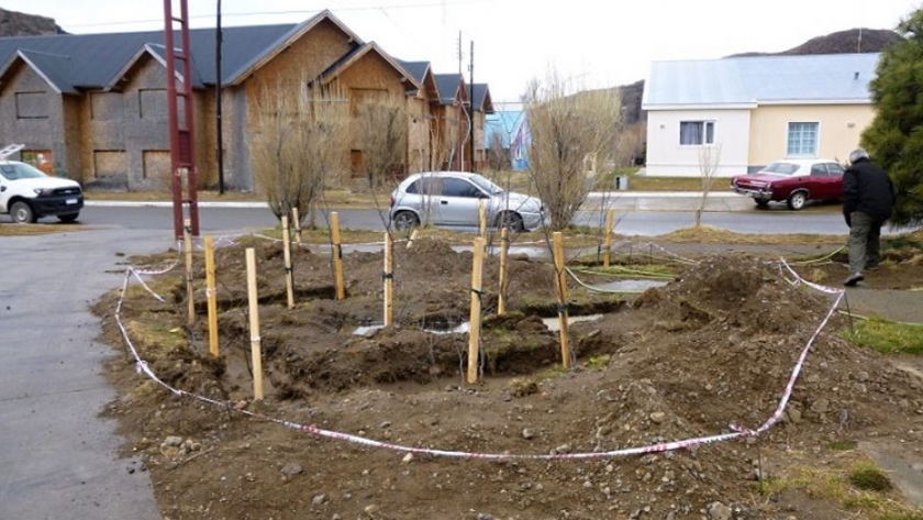 Se conmemora el "Mes del Árbol" en El Chaltén