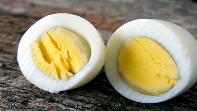 Un granjero se viraliza porque sus gallinas ponen huevos con yemas verdes
