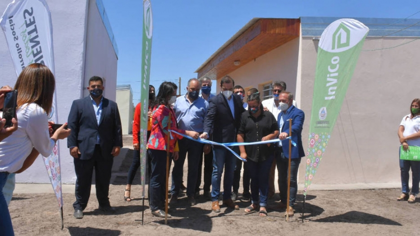 En San Cosme, Valdés entregó viviendas y anunció la construcción de otras diez unidades habitacionales