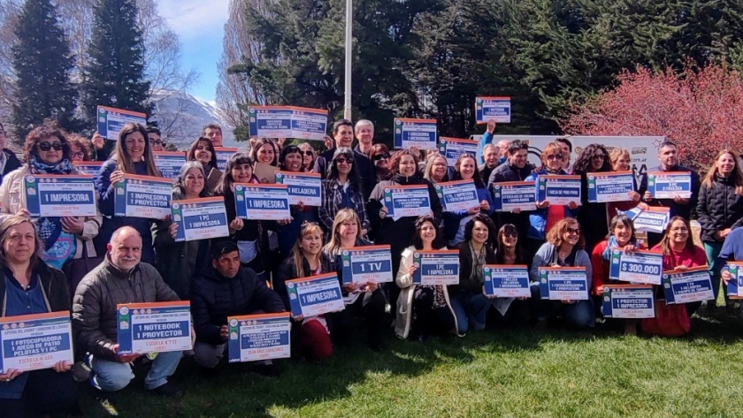 Chubut entregó bienes de acción social a cerca de 70 instituciones de Esquel y Trevelin