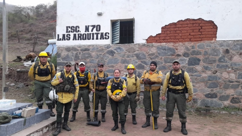 Brigadistas de Defensa Civil extinguieron incendio en Las Arquitas