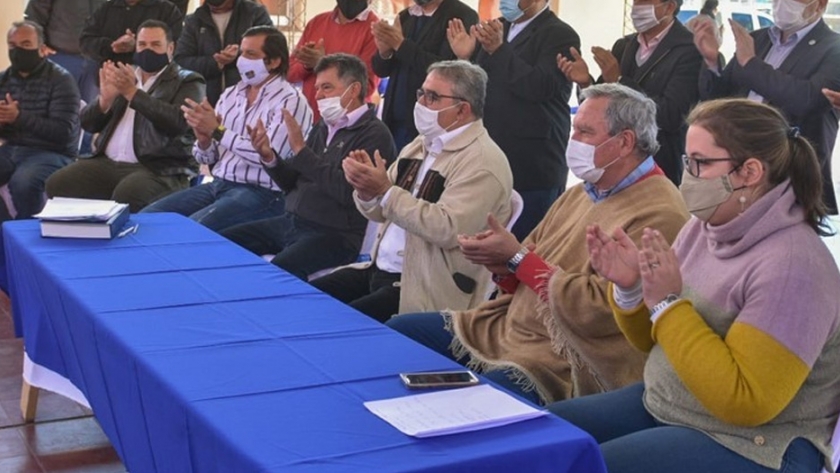 El equipo de gobierno e intendentes lanzaron la construcción de dos puentes con fuerte inversión