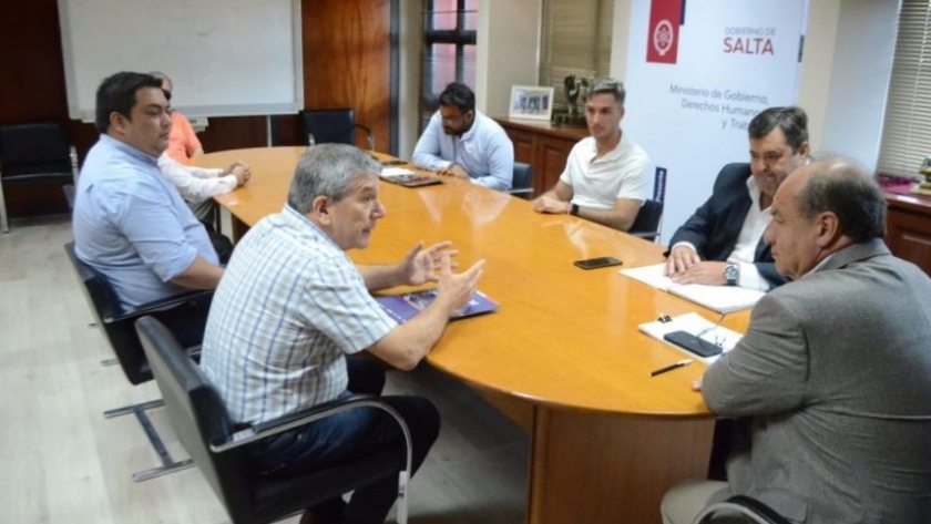 El Gobierno insta a los empresarios del transporte a trabajar en la transformación del sistema