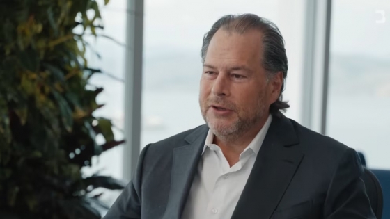 La inteligencia artificial ya realiza hasta el 50% del trabajo en Salesforce y redefine el futuro laboral
