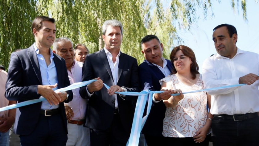 En Iglesia, el gobernador Uñac entregó 129 viviendas e inauguró pavimentación