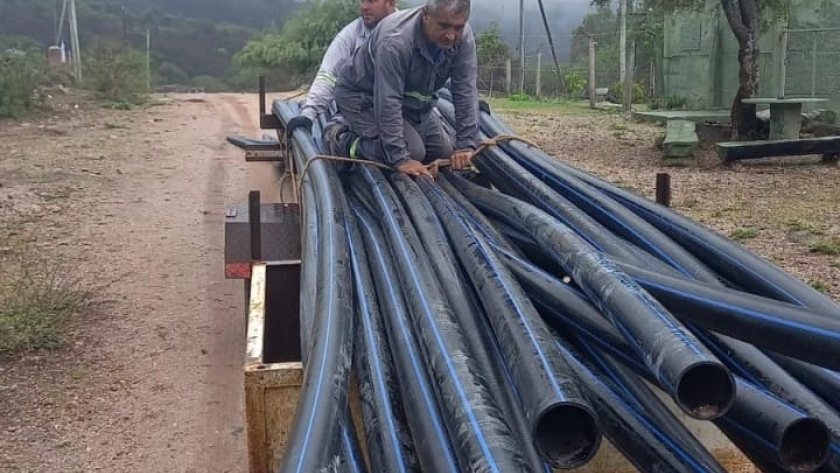 Intenso operativo para optimizar el servicio de agua en el paraje Las Higuerillas