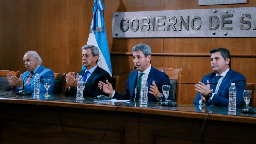 Sergio Uñac presidió el acto de conmemoración del 40° aniversario de democracia ininterrumpida en la República Argentina