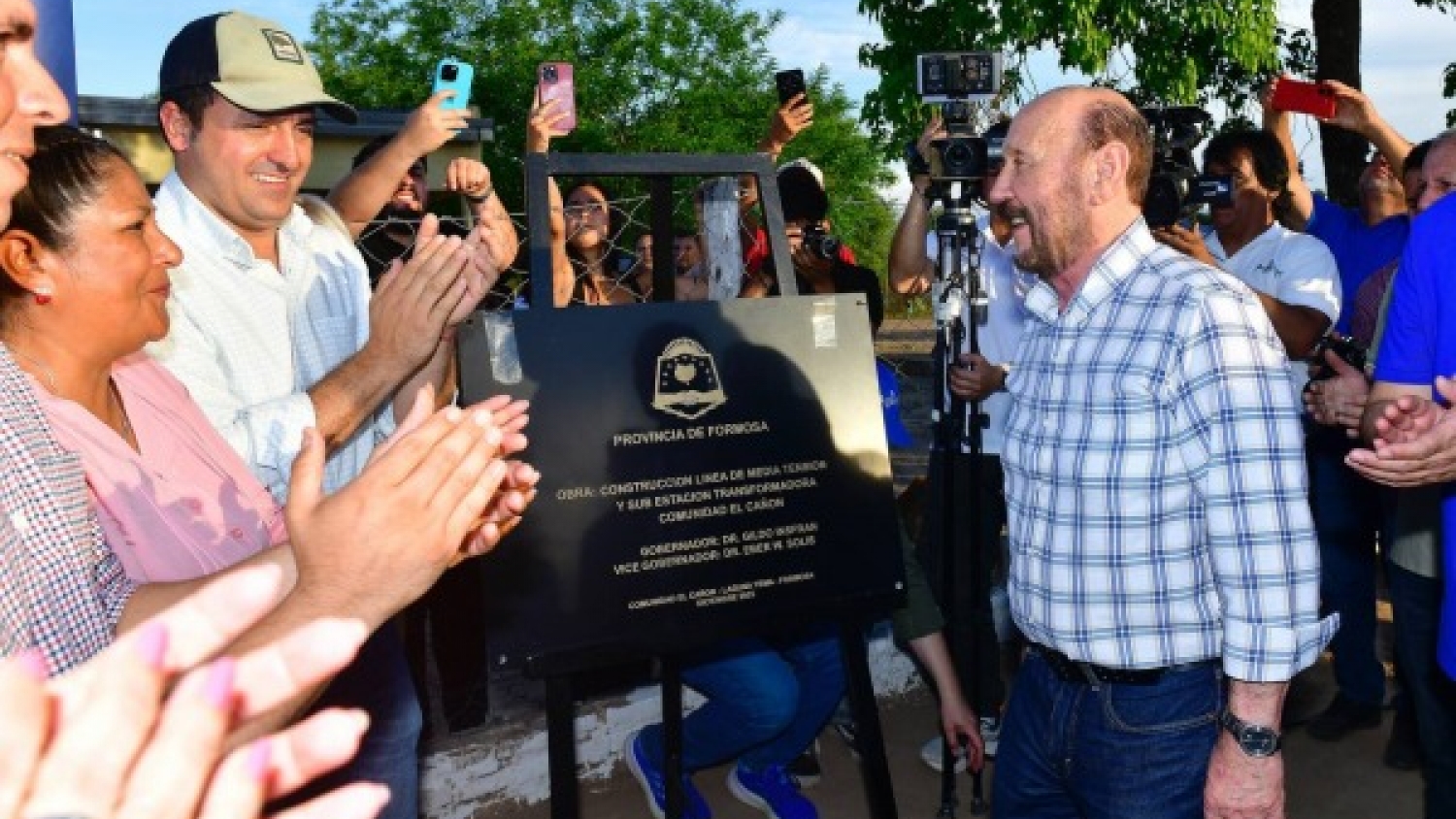 Insfrán habilita línea eléctrica que garantiza energía 24 horas a comunidades rurales en Laguna Yema