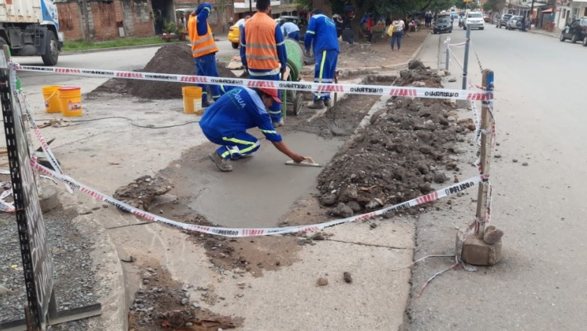 Nuevo acueducto refuerzo en Chijra: Agua Potable repara la calle Las Vicuñas