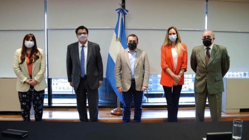 Misiones acordó con el Ministerio de Trabajo de la Nación ayuda económica para trabajadores del sector yerbatero y tabacalero