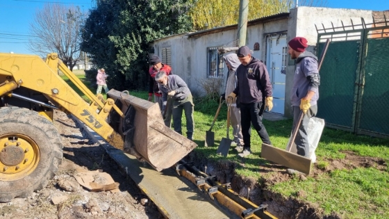 Avanza la obra de pavimentación en calle Roques: mejora urbana con fondos municipales