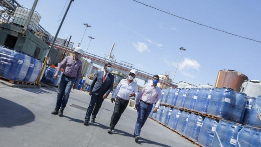Capitanich recorrió las instalaciones de meranol en Dock Sud y planificó nuevas inversiones en la provincia