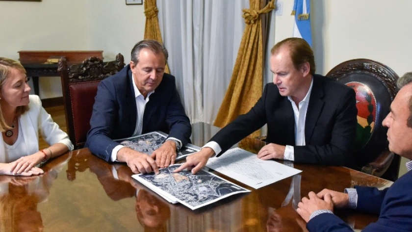 Bordet y Bahl acordaron la construcción de 140 viviendas para trabajadores