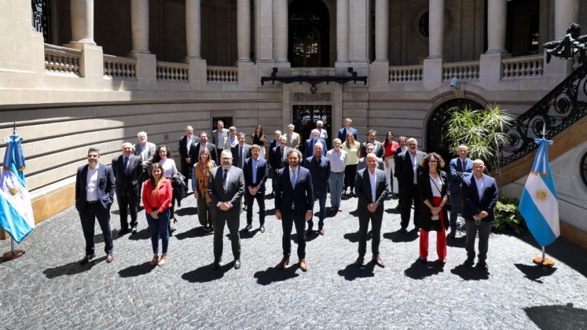 Cafiero y Kulfas se reunieron con directivos de 50 PyMEs para avanzar en una agenda de trabajo que potencie las exportaciones