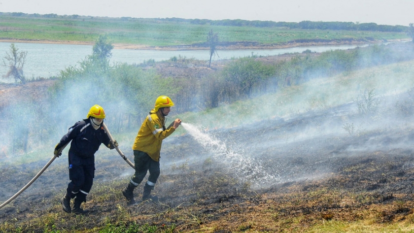 Entre Ríos intensifica la prevención y control de incendios en las islas del Delta