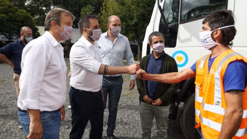 Cabandié y Cascallares entregaron insumos para fortalecer la gestión de residuos de Almirante Brown