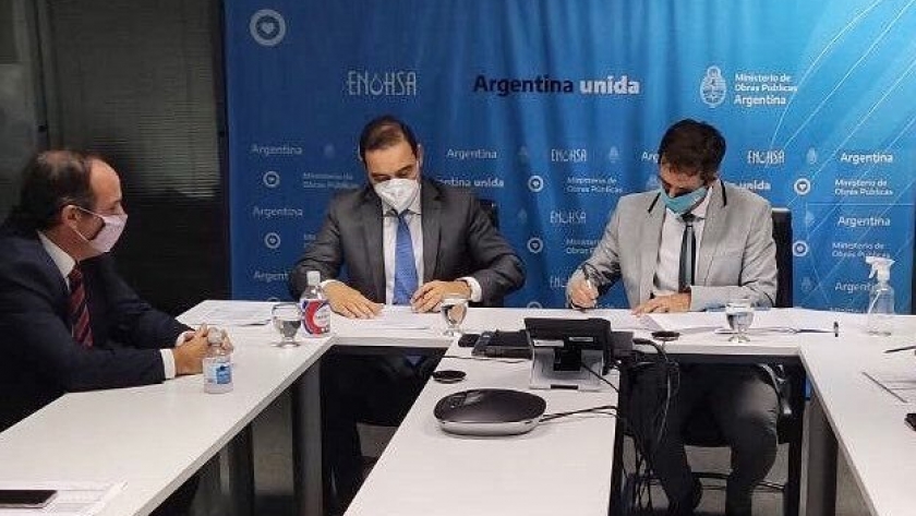 Valdés firmó convenio con Nación para proveer agua potable y cloaca a 2 mil familias