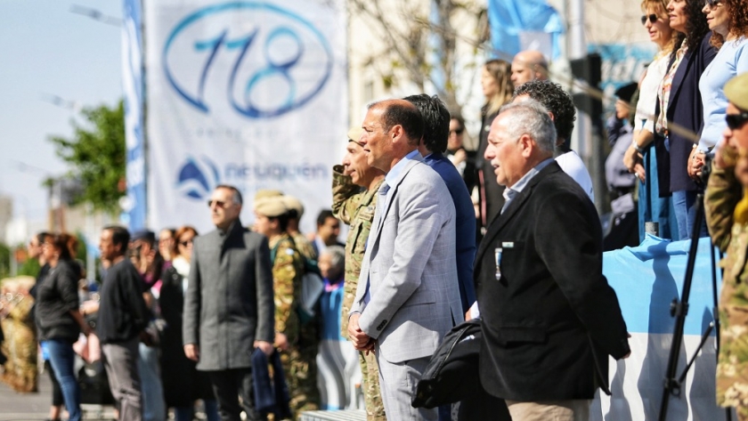 Gutiérrez participó del gran desfile federal de los veteranos y veteranas de Malvinas