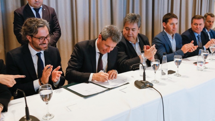 El gobernador Uñac y el ministro Cafiero participaron en un encuentro sobre comercio exterior