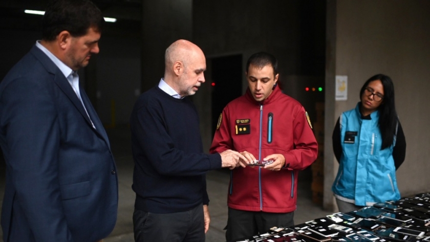 Rodríguez Larreta, junto a la Policía de la Ciudad: recuperaron 1.600 celulares robados y clausuraron 60 locales que los revendían